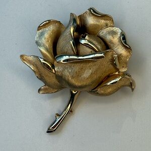 Elegant Gold Rose Brooch